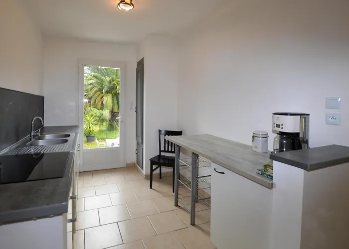 Hébergement de vacances 1 Bedroom Awesome In